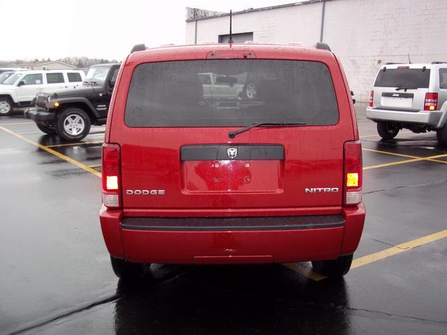 Dodge Nitro 2010 photo 5