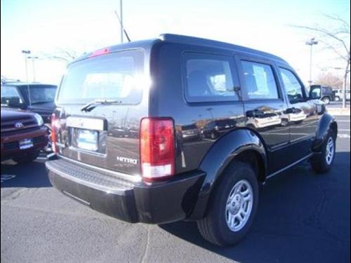 Dodge Nitro 2011 photo 2