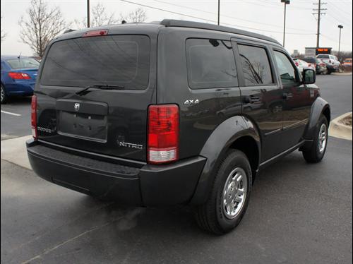 Dodge Nitro 2011 photo 3