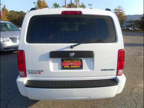 Dodge Nitro 2011 photo 4
