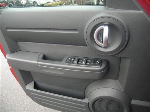 Dodge Nitro 2011 photo 3