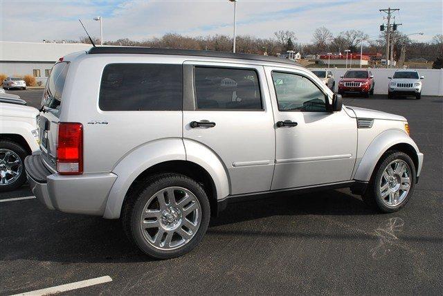 Dodge Nitro 2011 photo 2