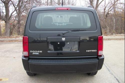 Dodge Nitro 2011 photo 2
