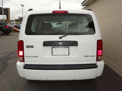 Dodge Nitro 2011 photo 3