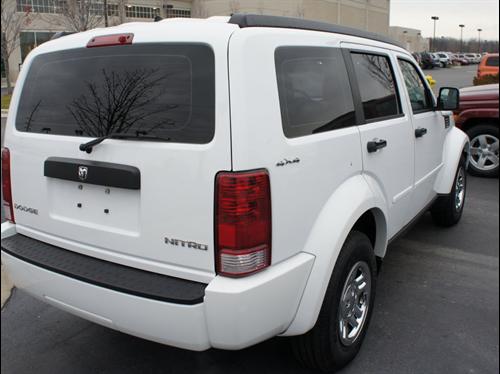 Dodge Nitro 2011 photo 3