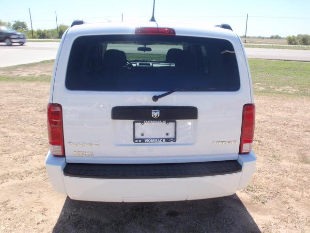 Dodge Nitro 2011 photo 2