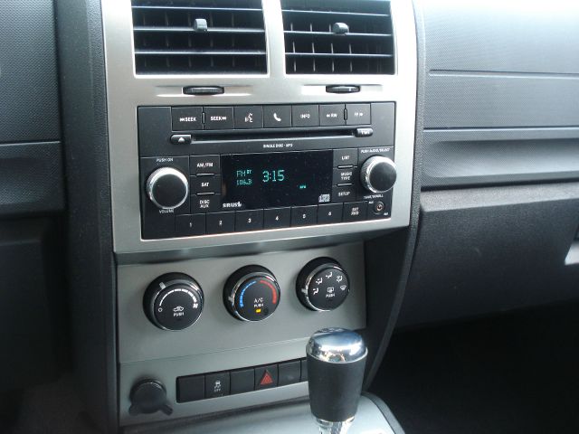 Dodge Nitro 2011 photo 6