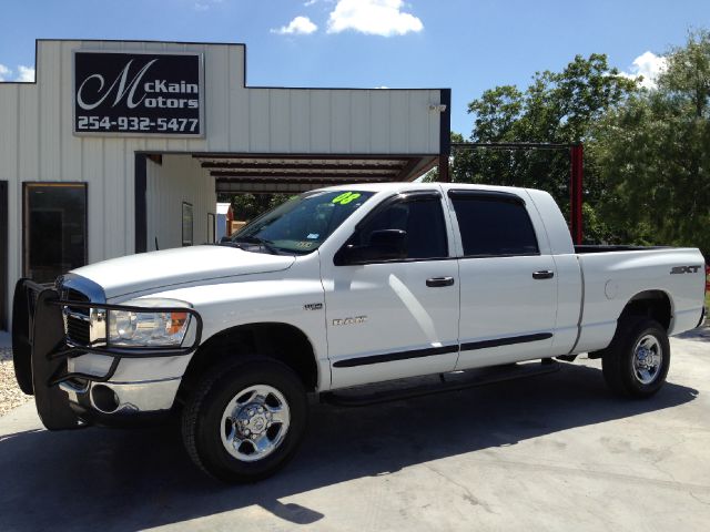 Dodge Ram SLE1 Ext. Cab 4WD Pickup Truck