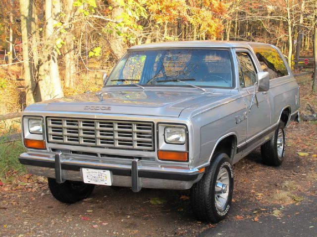 Dodge Ramcharger Coupe 6-speed SUV