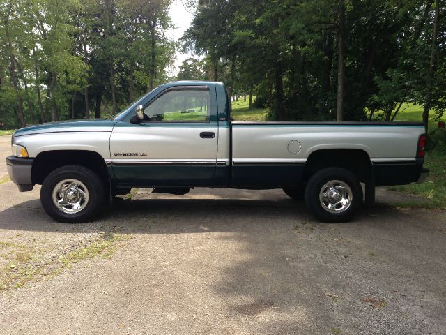 Dodge Ram 1500 4dr Sdn I4 Auto LE With Sunroof Pickup Truck