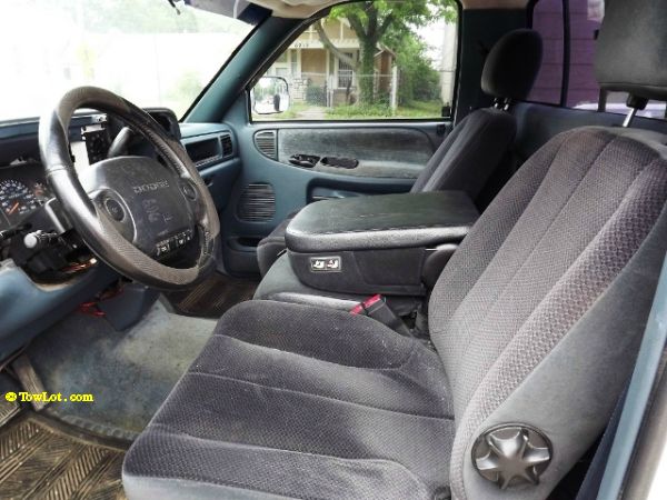 Dodge Ram 1500 1996 photo 2