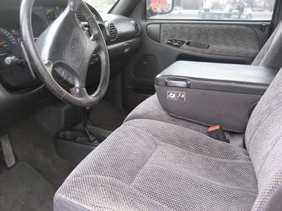 Dodge Ram 1500 1998 photo 4