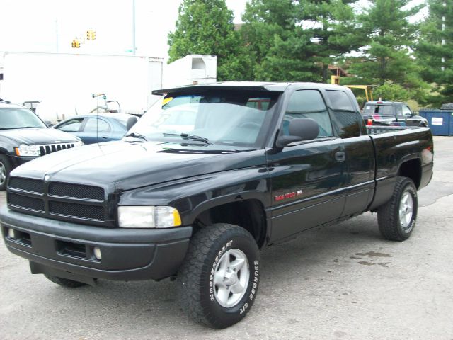 Dodge Ram 1500 PKP Pickup Truck