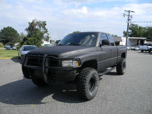 Dodge Ram 1500 Reg Cab 111.2 Inch WB LS Z71 4x4 Truck Pickup Truck