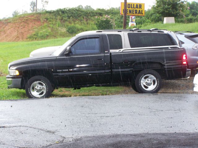 Dodge Ram 1500 SLT Pickup Truck