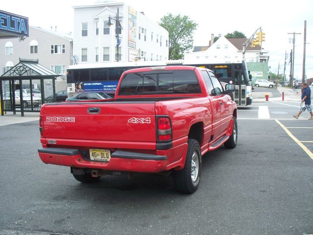Dodge Ram 1500 Z71 4X4 CREW CAB Pickup Truck