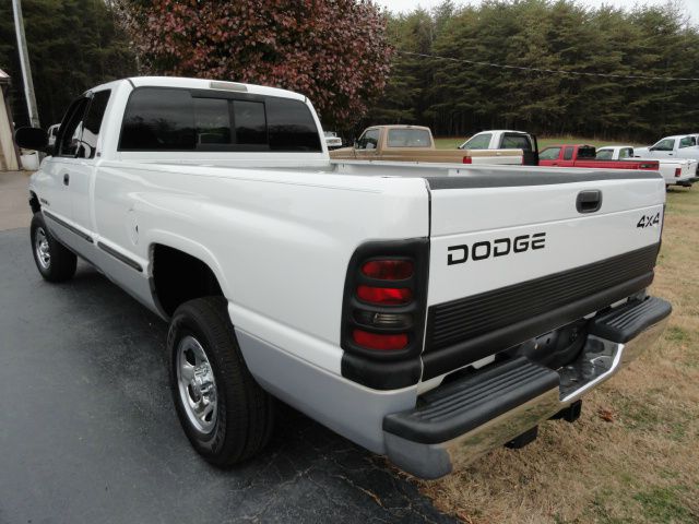 Dodge Ram 1500 Z71 4X4 CREW CAB Pickup Truck