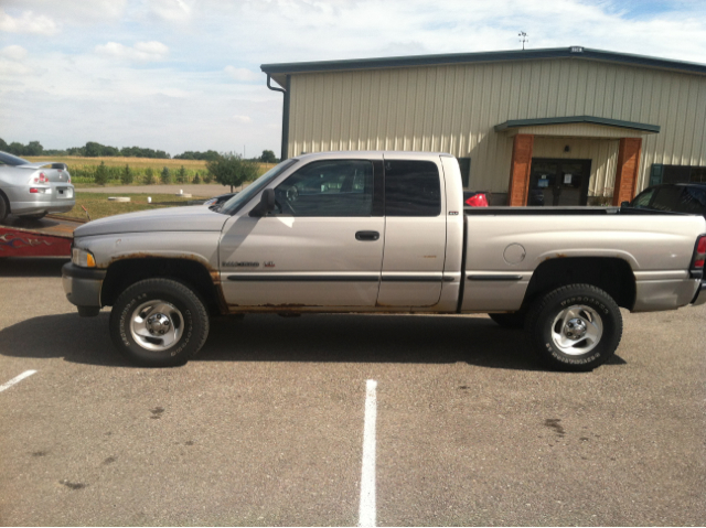 Dodge Ram 1500 1500 LT 4WD Pickup Truck