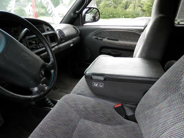 Dodge Ram 1500 1500 LT 4WD Pickup Truck