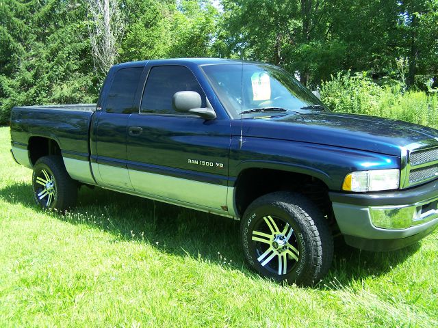 Dodge Ram 1500 1500 LT 4WD Pickup Truck