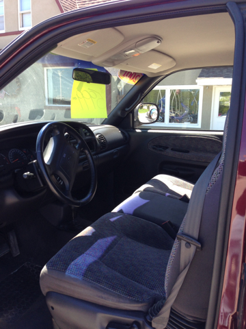 Dodge Ram 1500 1500 LT 4WD Pickup Truck