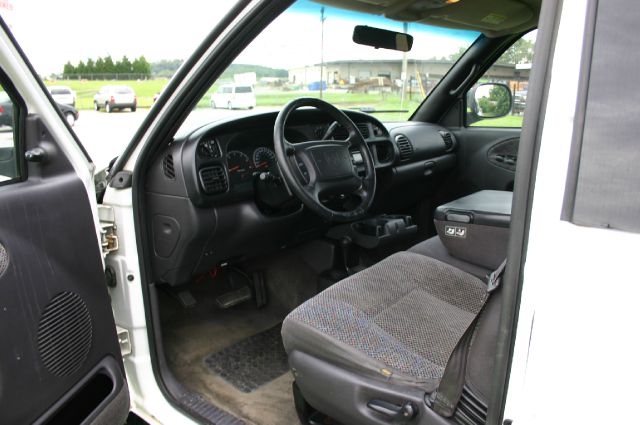 Dodge Ram 1500 1500 LT 4WD Pickup Truck