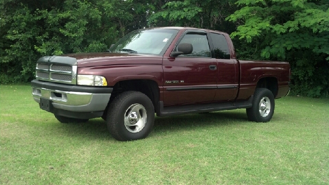 Dodge Ram 1500 1500 LT 4WD Pickup Truck