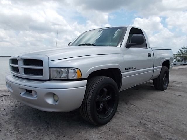 Dodge Ram 1500 2001 photo 2