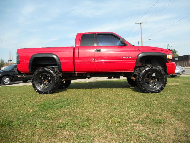 Dodge Ram 1500 1500 LT 4WD Pickup Truck