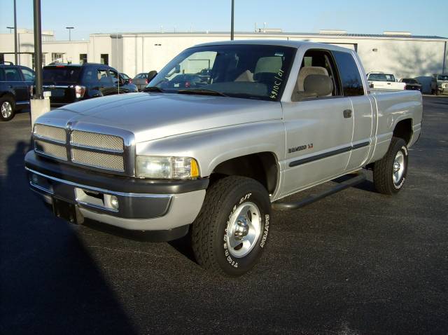Dodge Ram 1500 Base Pickup