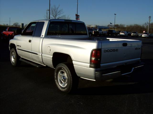 Dodge Ram 1500 2001 photo 2
