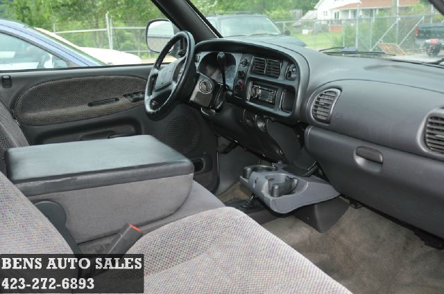 Dodge Ram 1500 1500 LT 4WD Pickup Truck