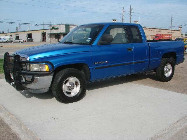 Dodge Ram 1500 1500 LT Crew Cab 4WD Pickup Truck