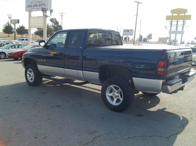 Dodge Ram 1500 1500 LT 4WD Pickup Truck