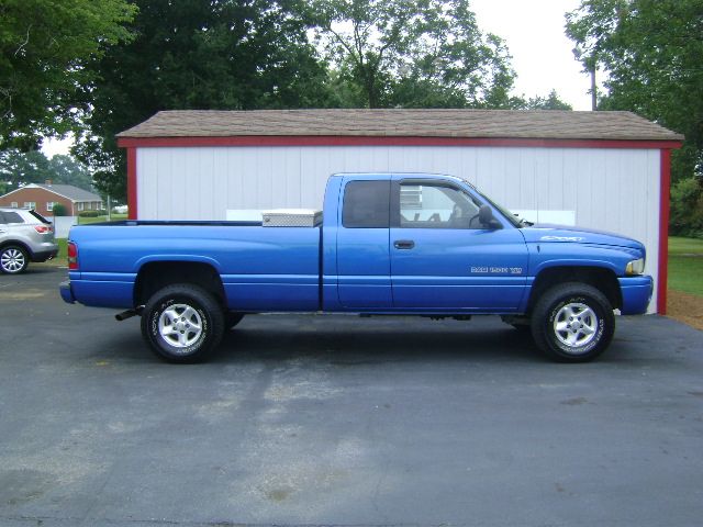 Dodge Ram 1500 1500 LT 4WD Pickup Truck