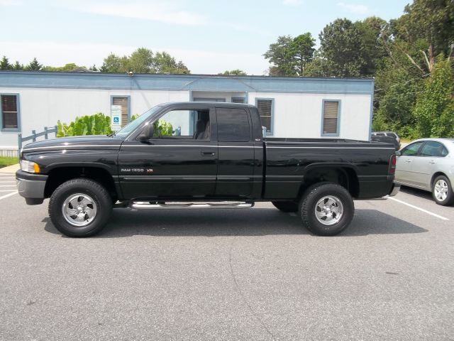 Dodge Ram 1500 1500 LT 4WD Pickup Truck