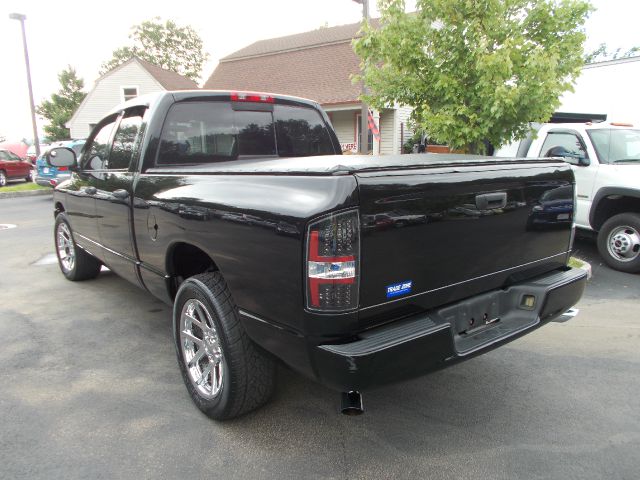 Dodge Ram 1500 Ext WT Pickup Truck