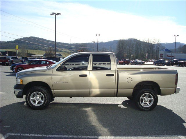 Dodge Ram 1500 2004 photo 2