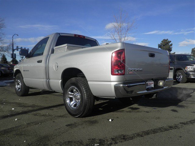 Dodge Ram 1500 2004 photo 2
