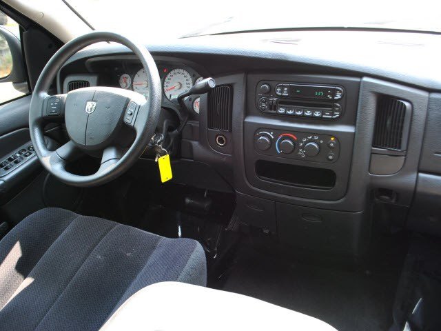 Dodge Ram 1500 2004 photo 2