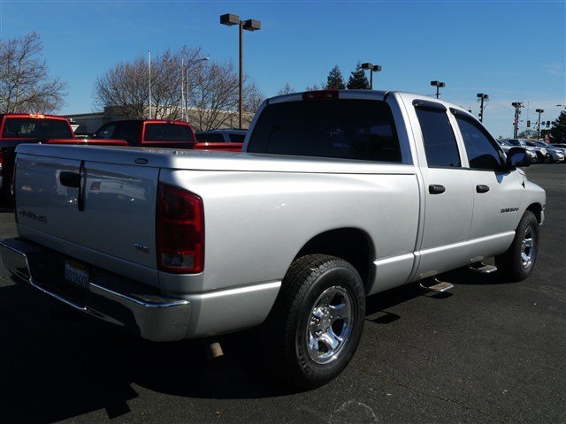 Dodge Ram 1500 2004 photo 2