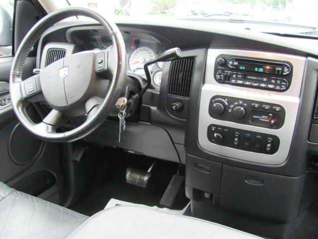 Dodge Ram 1500 2004 photo 11