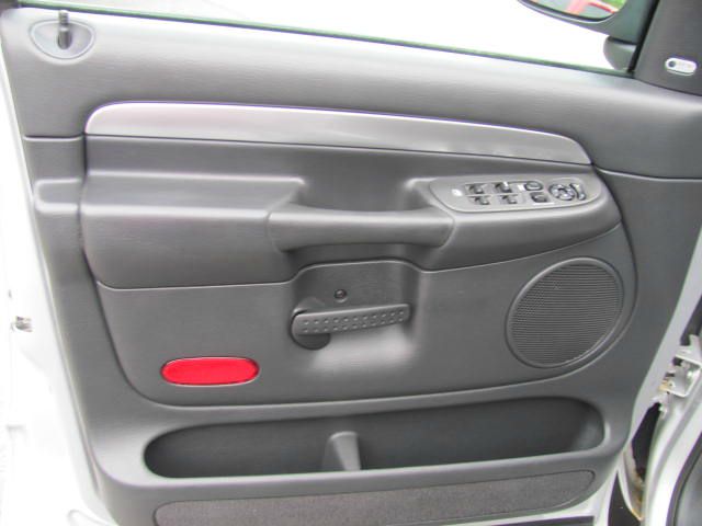 Dodge Ram 1500 2004 photo 17