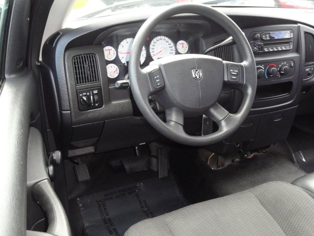 Dodge Ram 1500 2004 photo 4