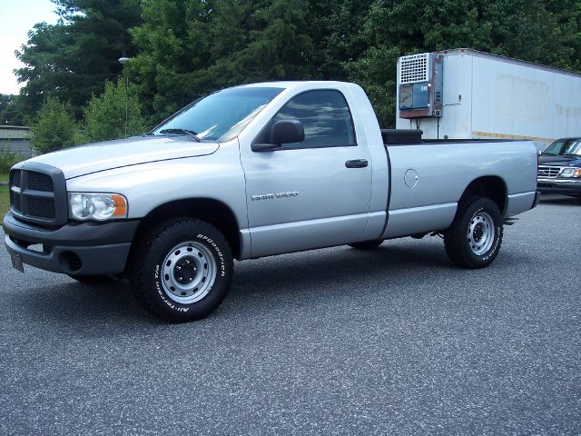 Dodge Ram 1500 2004 photo 2