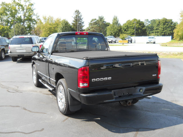 Dodge Ram 1500 2004 photo 2