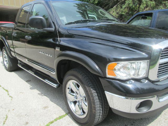 Dodge Ram 1500 4dr 114 WB XLT 4WD Pickup Truck