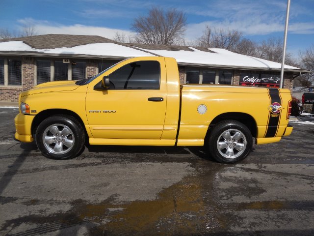 Dodge Ram 1500 2005 photo 2