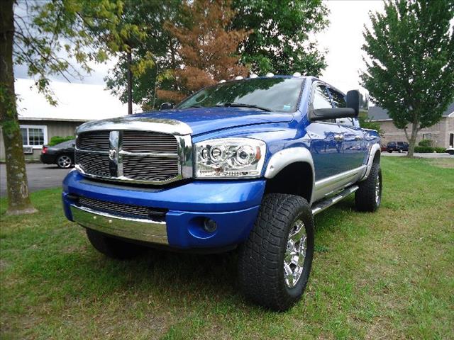 Dodge Ram 1500 SLT Pickup Truck