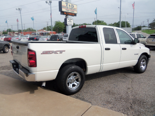 Dodge Ram 1500 SLT 4WD Crew Cab Pickup Truck